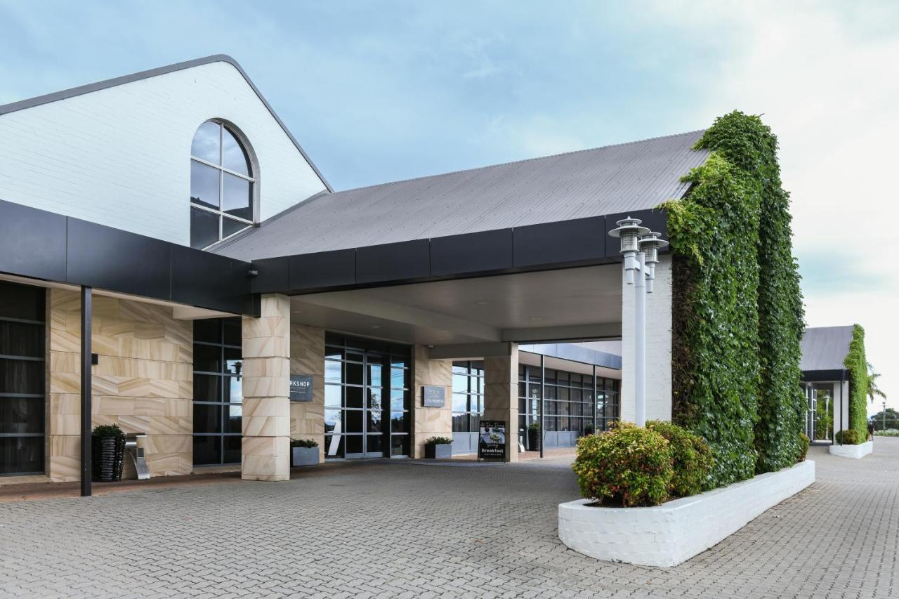 พาวเวอร์เฮาส์ โฮเต็ล แทมเวิร์ท บาย ริดจ์ Hotel แทมเวิร์ธ ภายนอก รูปภาพ The entrance to the hotel