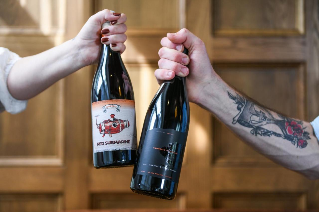 พาวเวอร์เฮาส์ โฮเต็ล แทมเวิร์ท บาย ริดจ์ Hotel แทมเวิร์ธ ภายนอก รูปภาพ Two bottles of wine