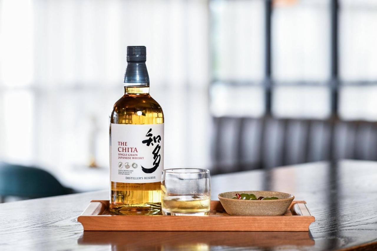 พาวเวอร์เฮาส์ โฮเต็ล แทมเวิร์ท บาย ริดจ์ Hotel แทมเวิร์ธ ภายนอก รูปภาพ A bottle of Ichiro's Malt Chicha