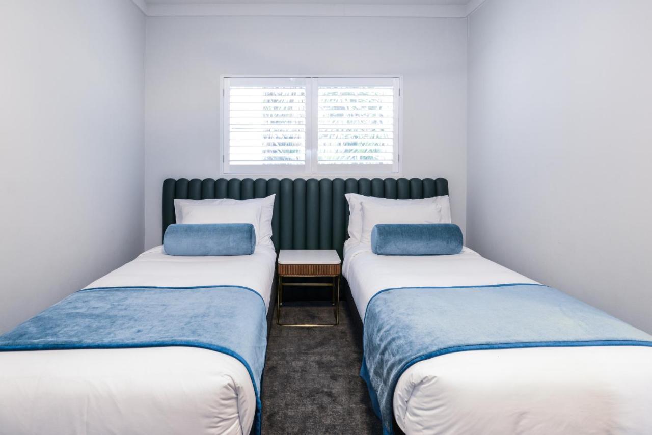 พาวเวอร์เฮาส์ โฮเต็ล แทมเวิร์ท บาย ริดจ์ Hotel แทมเวิร์ธ ภายนอก รูปภาพ A bedroom at the hotel