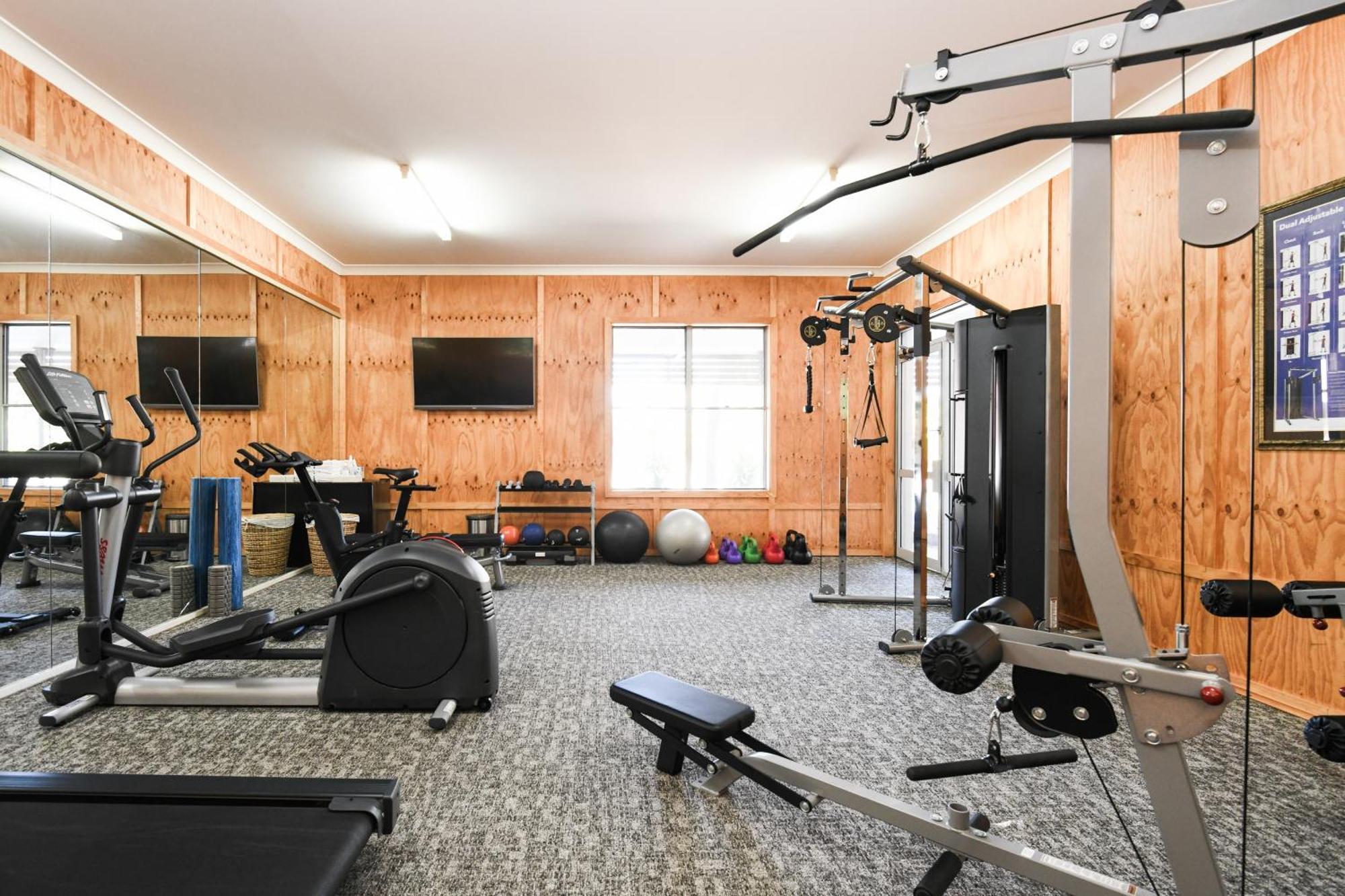 พาวเวอร์เฮาส์ โฮเต็ล แทมเวิร์ท บาย ริดจ์ Hotel แทมเวิร์ธ ภายนอก รูปภาพ The gym at the 2016 Olympic Village