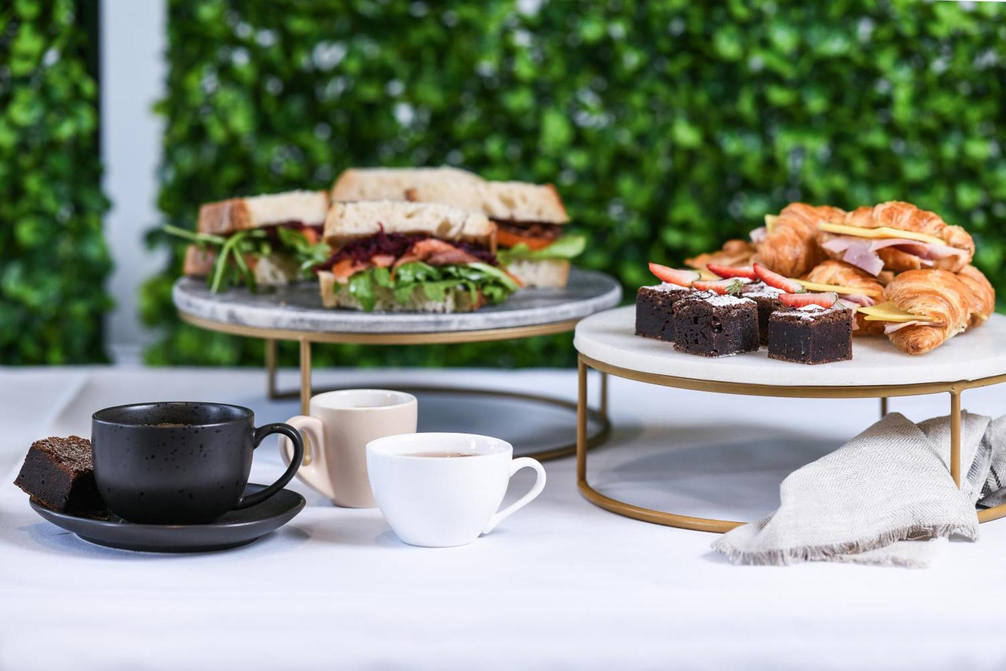 พาวเวอร์เฮาส์ โฮเต็ล แทมเวิร์ท บาย ริดจ์ Hotel แทมเวิร์ธ ภายนอก รูปภาพ A selection of afternoon tea items