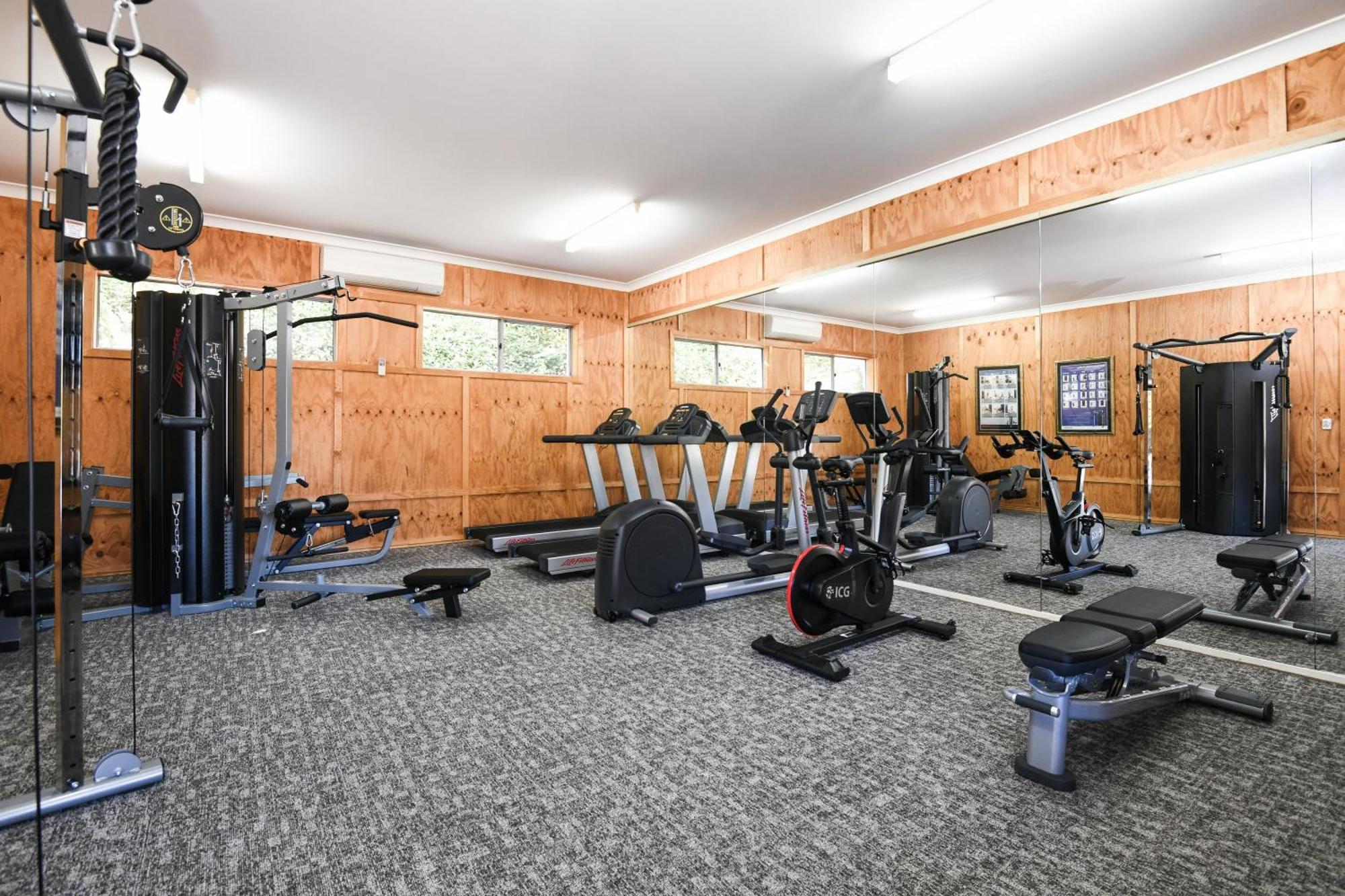 พาวเวอร์เฮาส์ โฮเต็ล แทมเวิร์ท บาย ริดจ์ Hotel แทมเวิร์ธ ภายนอก รูปภาพ The gym at the High Performance Centre