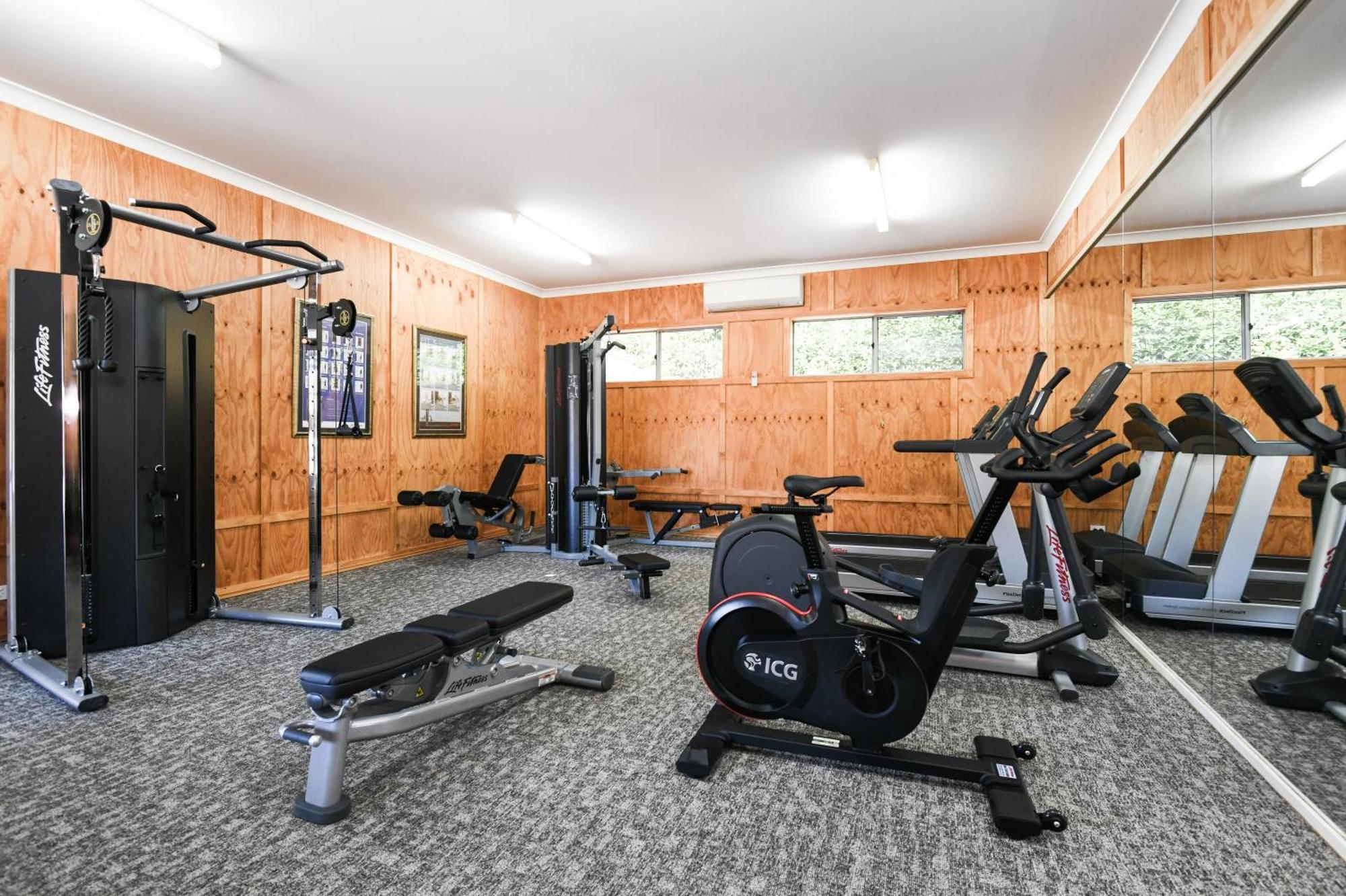 พาวเวอร์เฮาส์ โฮเต็ล แทมเวิร์ท บาย ริดจ์ Hotel แทมเวิร์ธ ภายนอก รูปภาพ The gym at the High Performance Centre