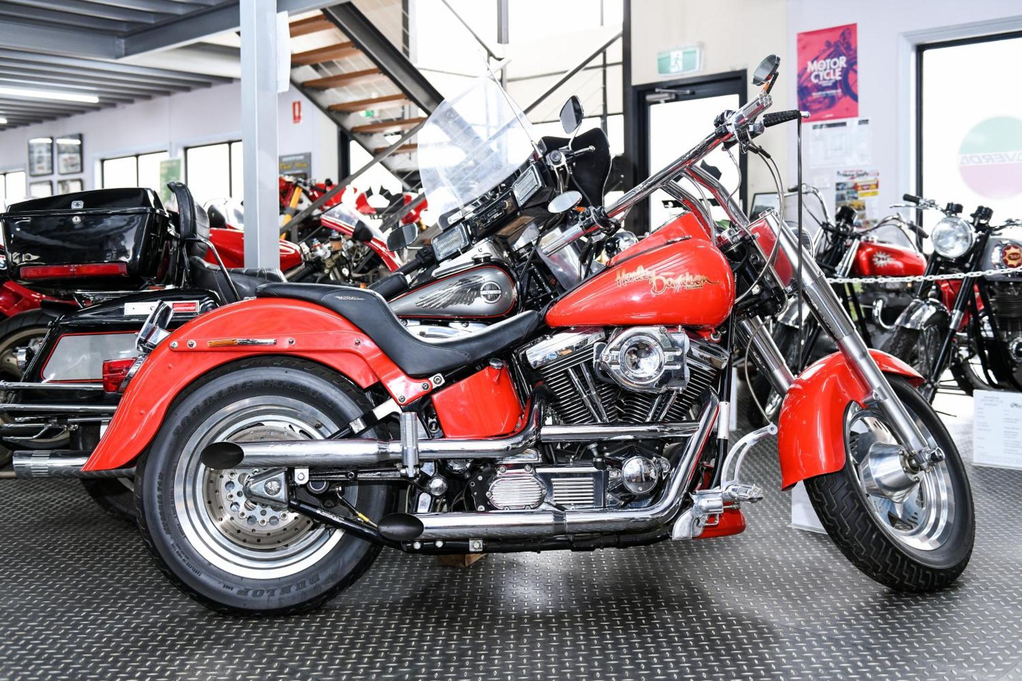 พาวเวอร์เฮาส์ โฮเต็ล แทมเวิร์ท บาย ริดจ์ Hotel แทมเวิร์ธ ภายนอก รูปภาพ 2004 Softail Fat Boy